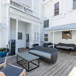 Classic King With Balcony At Curry Mansion