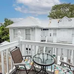 Classic King With Balcony At Curry Mansion