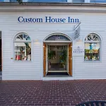 Feather Queen At Custom House Inn
