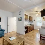 Four Flowers Guesthouse