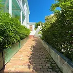 The Bartlum-Luxurious Studio