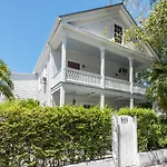 Banana\'S Foster Guesthouse