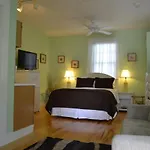Speakeasy Inn & Rum Bar