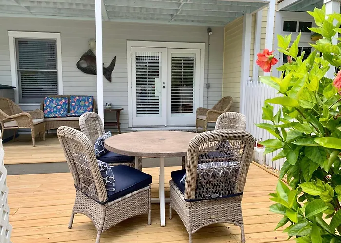 Beautiful Downtown Truman Annex Condo