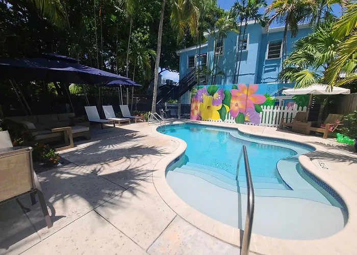 Duval Street Suite W Kitchen And Shared Heated Pool