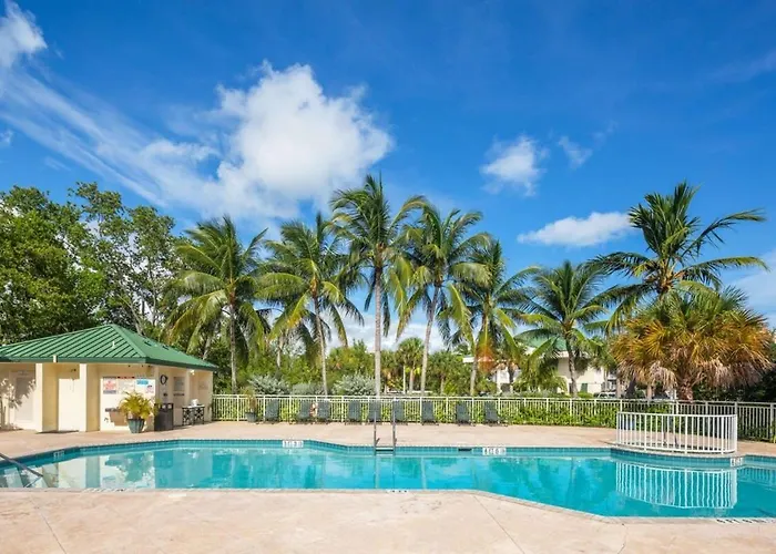 The Grand Turk -Sunset View & Pool