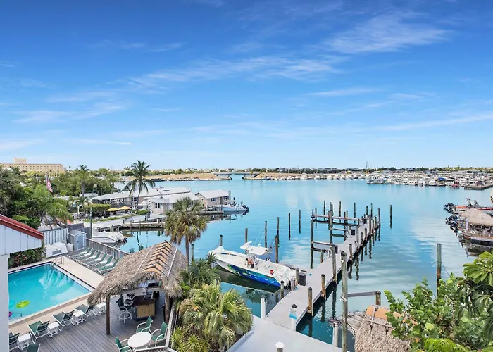 Florida - Spacious Updated Waterfront Condo 2X2 Pool Dock