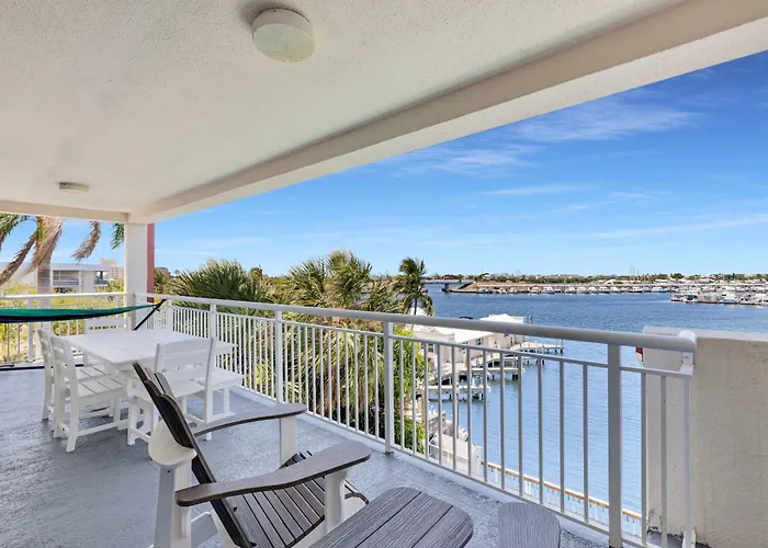Andros - Spacious 2X2 Waterfront Condo