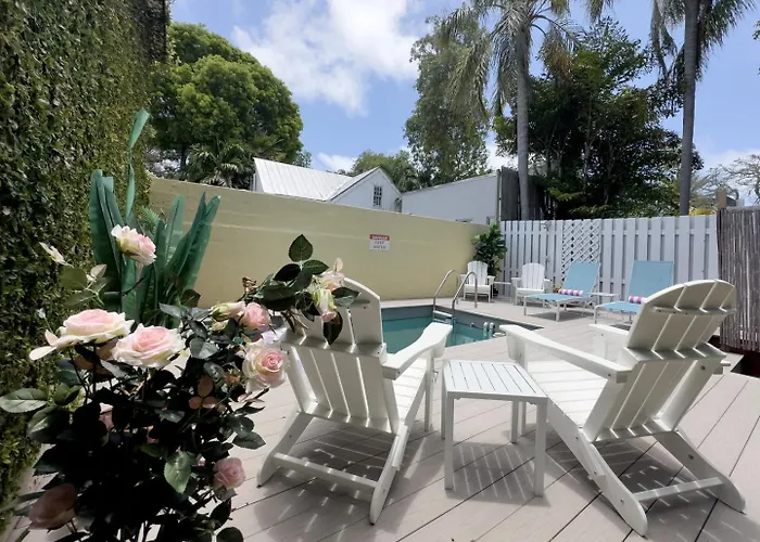 New Rose Petal Petite Suite - Pool & Parking