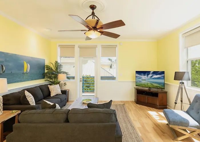 Old Town Oasis By Last Key Realty