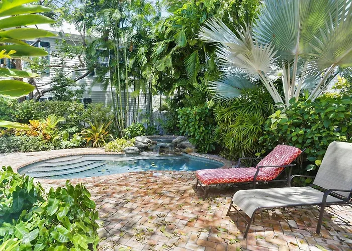 Emmas Secret By Avantstay Heart Of Old Town W Shared Pool Month Long Stays Only