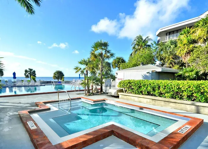Papaya Place By Avantstay Great Location W Balcony Outdoor Dining Shared Pool Hot Tub