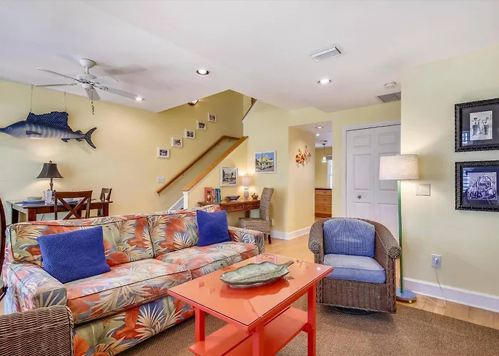 Key West Casa By Avantstay Communal Pool Bbq Patio Near Duval Street Week Long Stays Only