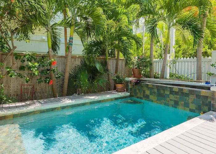 Ecco Domani By Avantstay Gorgeous Home W Pool Balcony In Great Location Month Long Stays Only