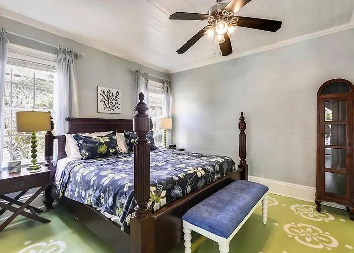 Lighthouse Villa By Avantstay Walk To Southernmost Point W Private Pool Patio Month Long Stays