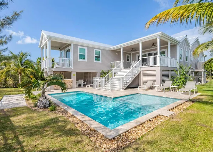 Aquaria House -Pool & Boat Dock
