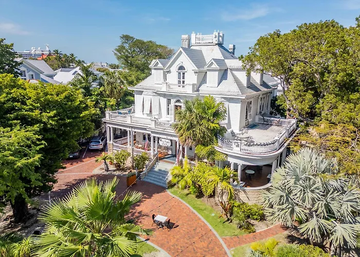 Classic Queen - Curry Mansion With Heated Pool