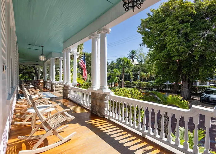 Classic King- Curry Mansion With Heated Pool!
