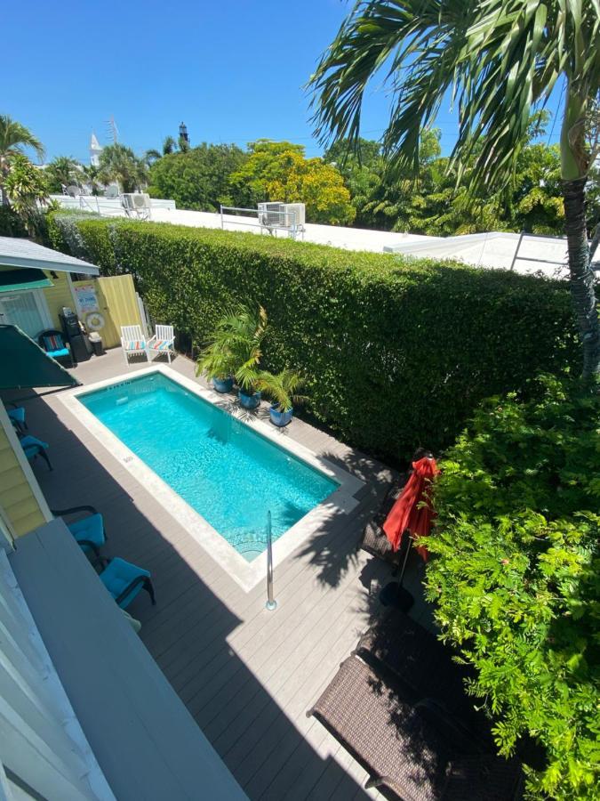 Duval Gardens