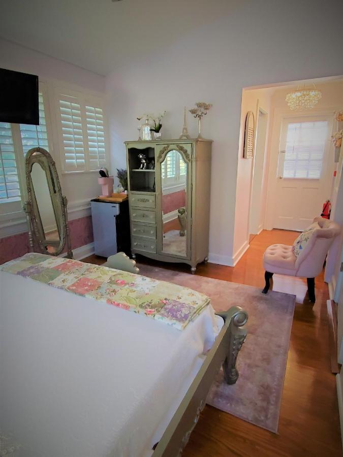 The Artist House 3*
