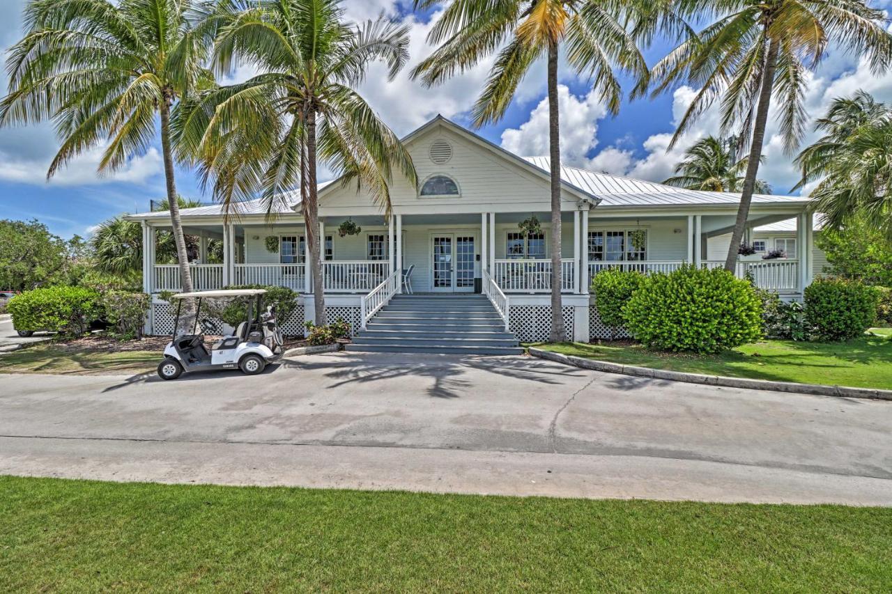 Charming Boho Breeze Retreat With Pool Access Holiday home *