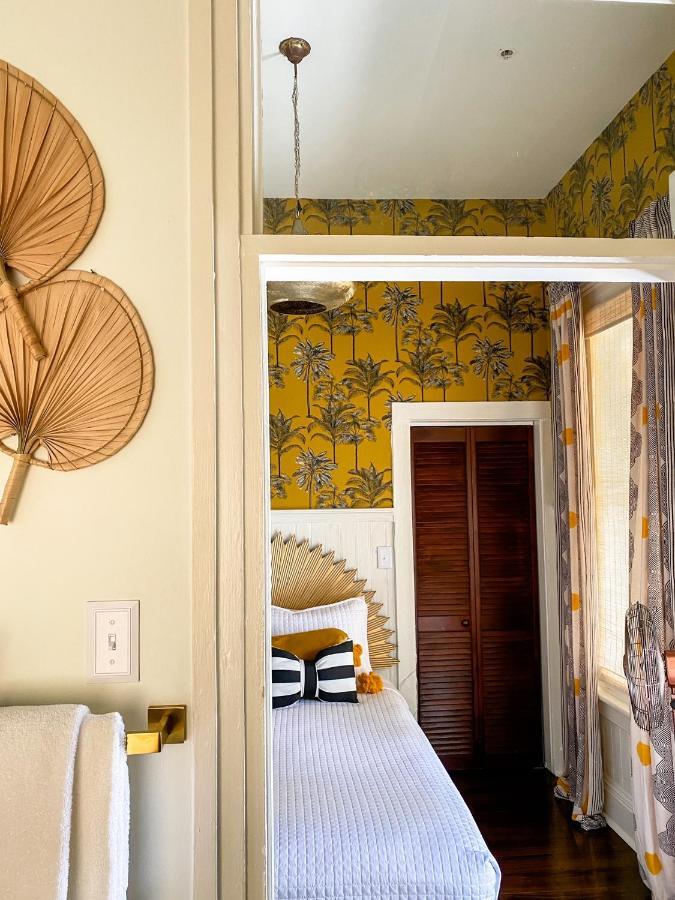 Marreros Guest Mansion - Adult Only Bed & Breakfast