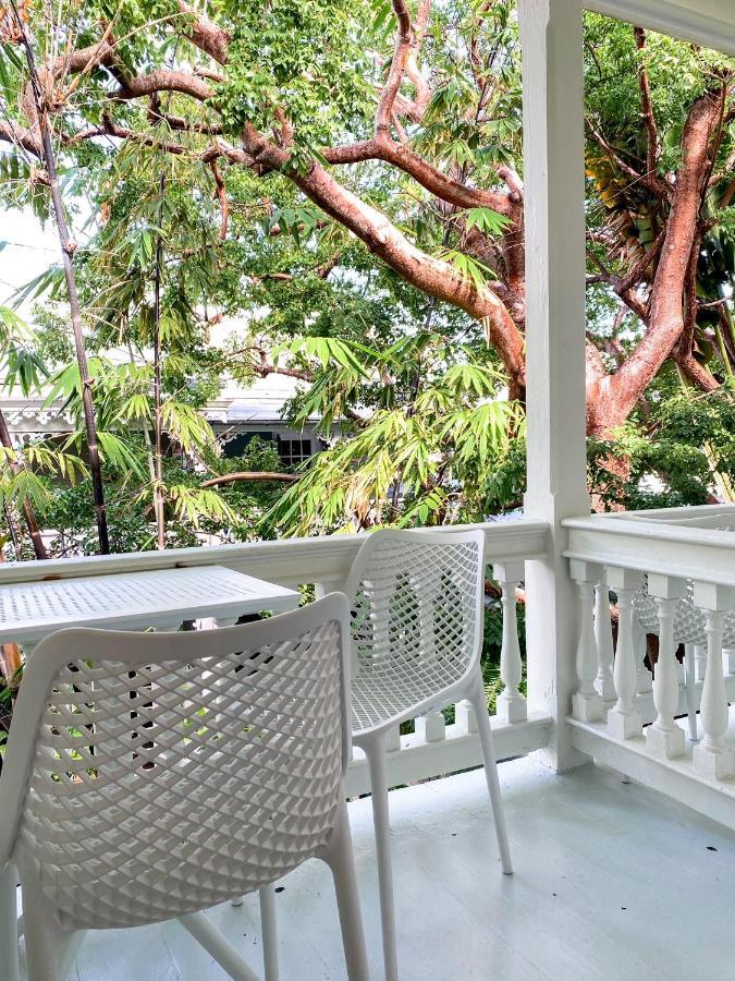 Marreros Guest Mansion - Adult Only