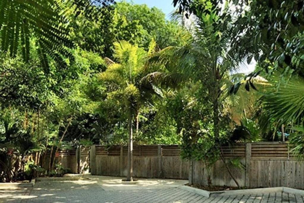 Duval Street With Pool Apartment