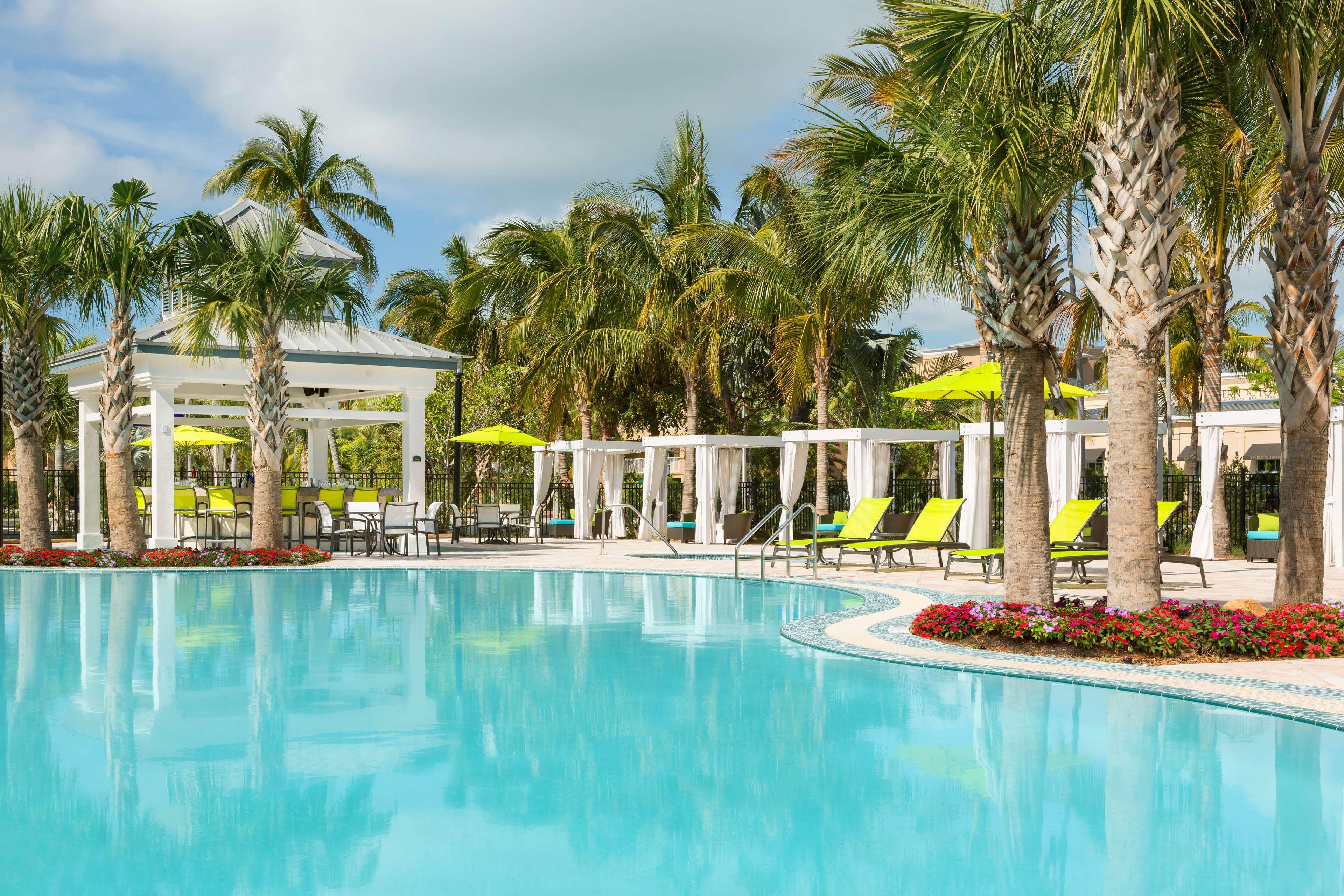 Hilton Garden / The Keys Collection Hotel 3*