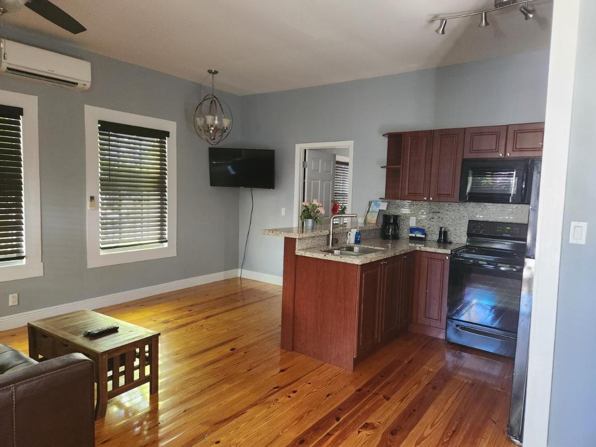 Guest house Courtney's Place Historic & 2*