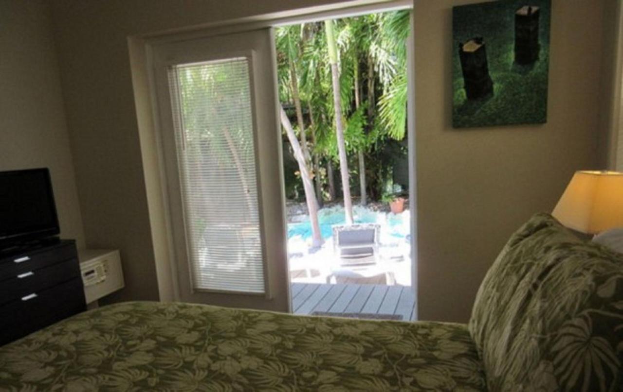 Bed & Breakfast Dreams By The 3*