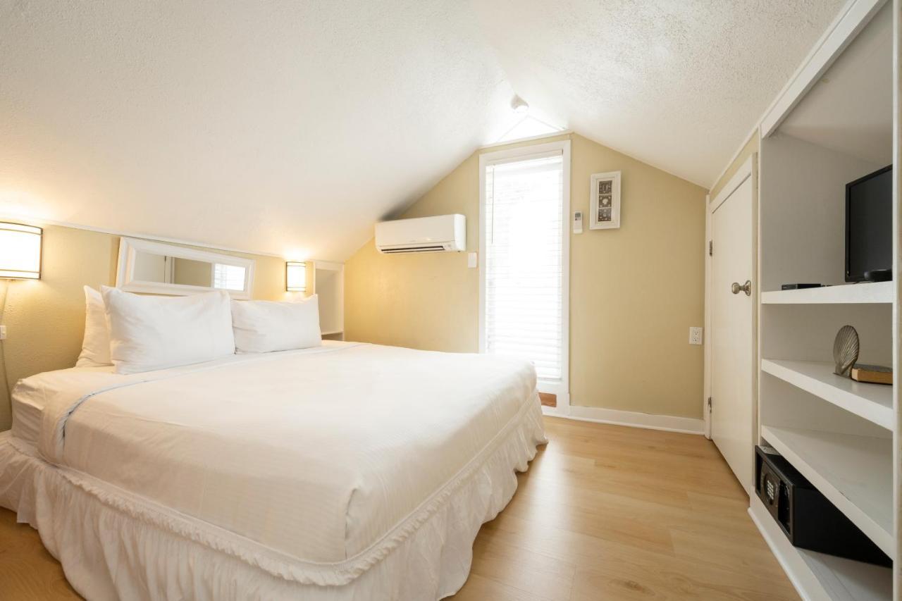 Crawl To Duval W/ Hot Tub Holiday home *