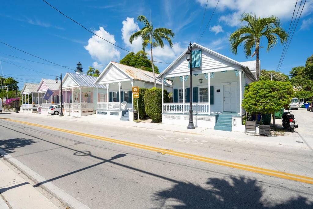 Holiday home Just Steps To Duval- Sleeps 10- Heated Pool House *