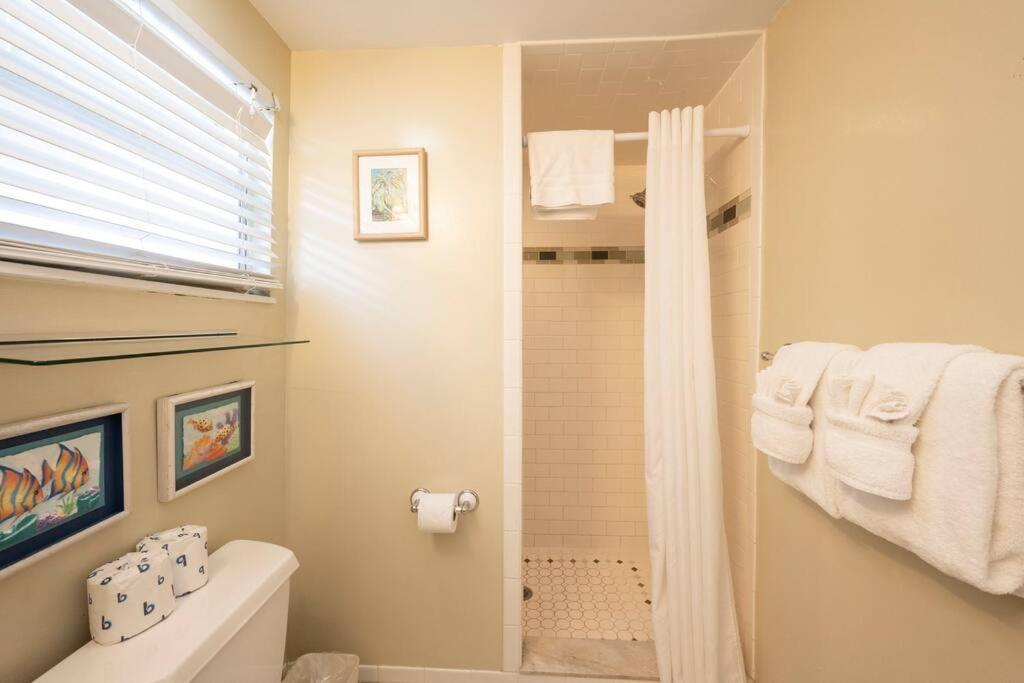 Holiday home Bachelorparty Hq For 16-feet To Duval-pool-hot Tub *