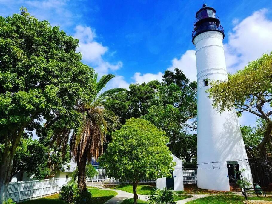 Just Steps To Duval- Sleeps 10- Heated Pool House Holiday home Key West