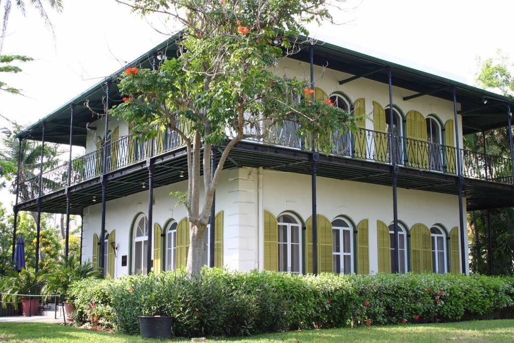 Bachelorparty Hq For 16-feet To Duval-pool-hot Tub Holiday home *