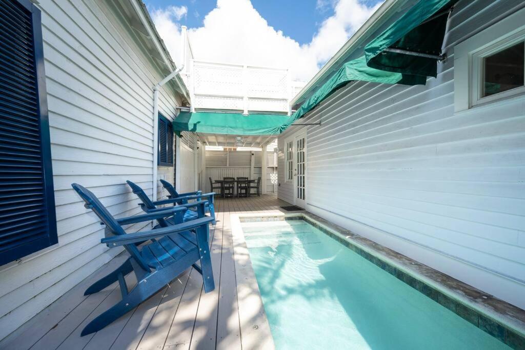 Just Steps To Duval- Sleeps 10- Heated Pool House Holiday home Key West