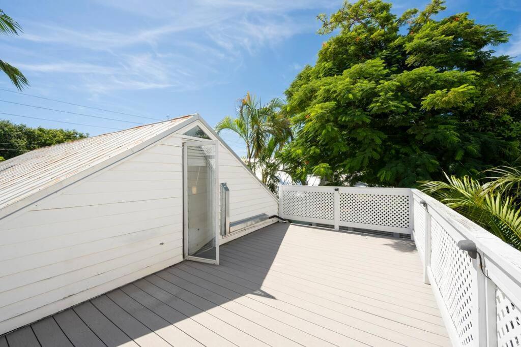 Bachelorparty Hq For 16-feet To Duval-pool-hot Tub Holiday home