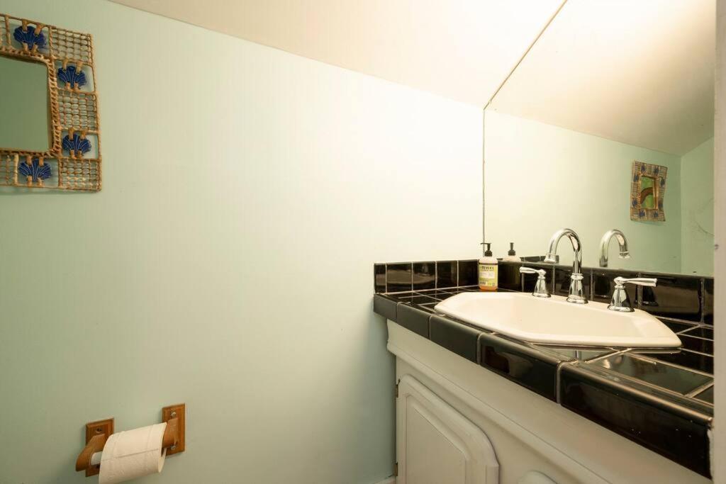 Holiday home Just Steps To Duval- Sleeps 10- Heated Pool House