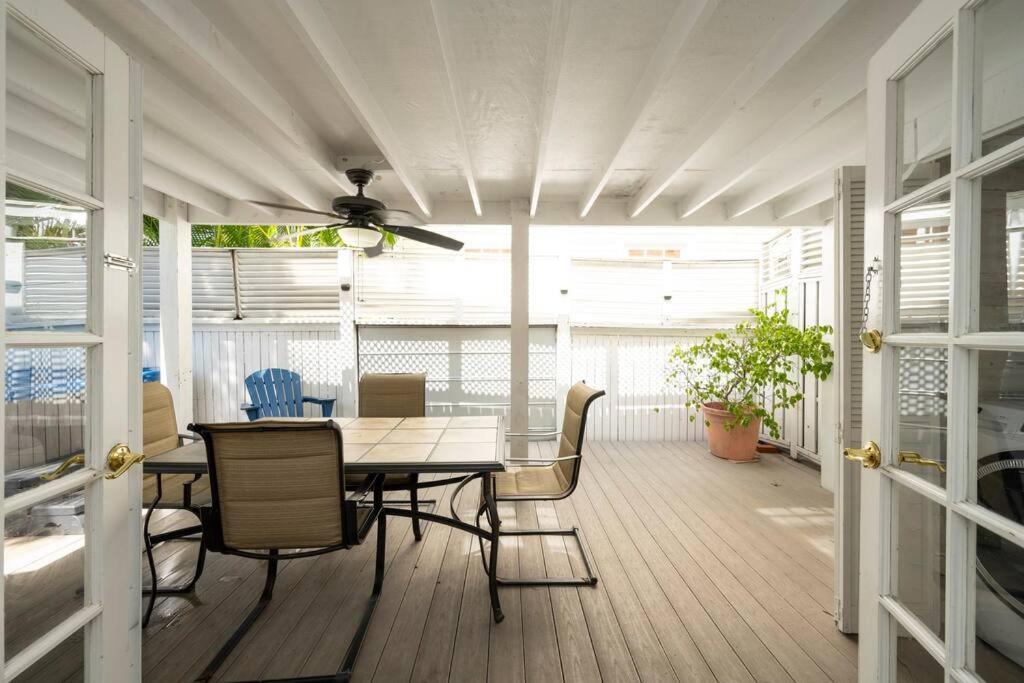 Bachelorparty Hq For 16-feet To Duval-pool-hot Tub