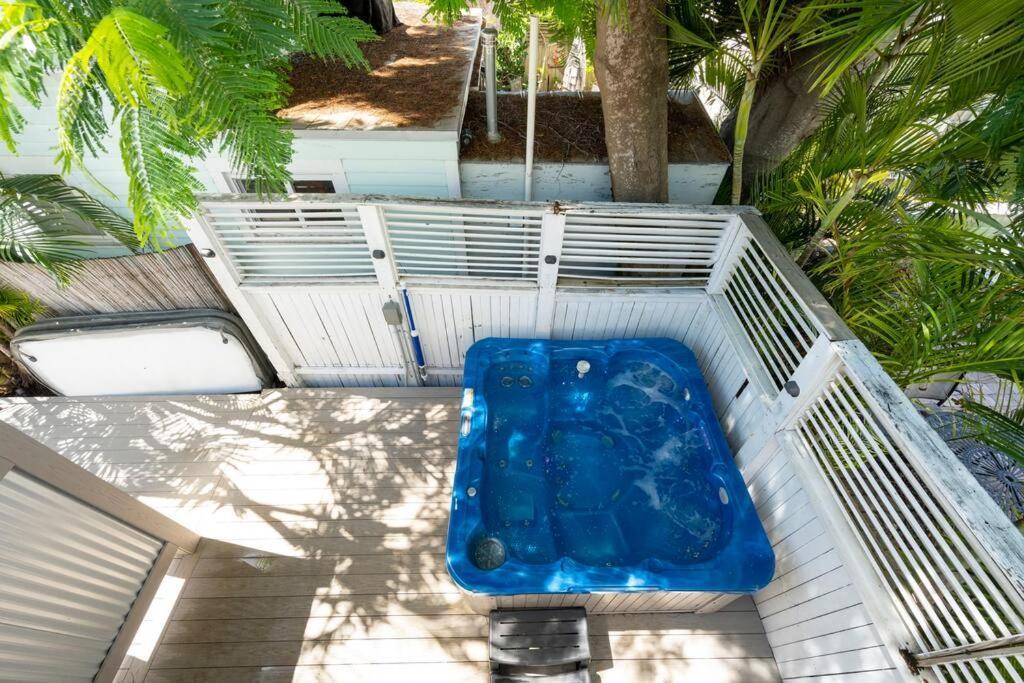 Bachelorparty Hq For 16-feet To Duval-pool-hot Tub Holiday home *