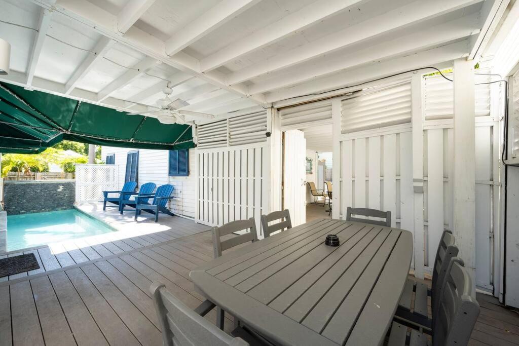 Holiday home Bachelorparty Hq For 16-feet To Duval-pool-hot Tub *