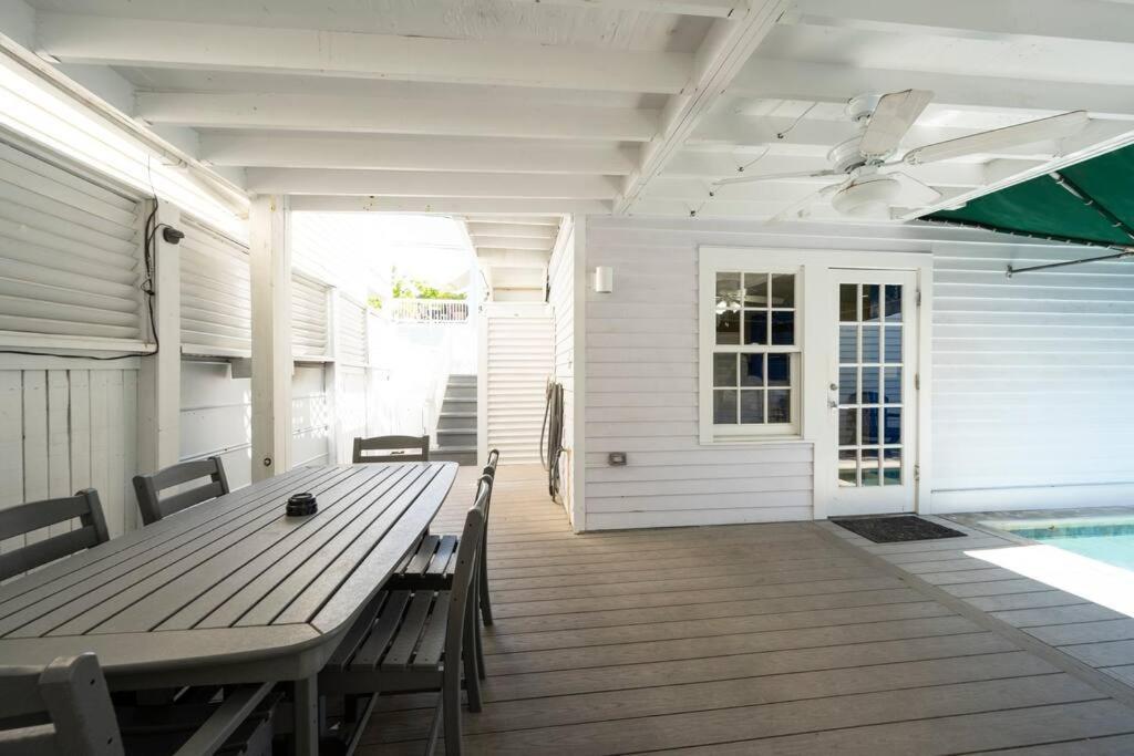 Holiday home Bachelorparty Hq For 16-feet To Duval-pool-hot Tub *