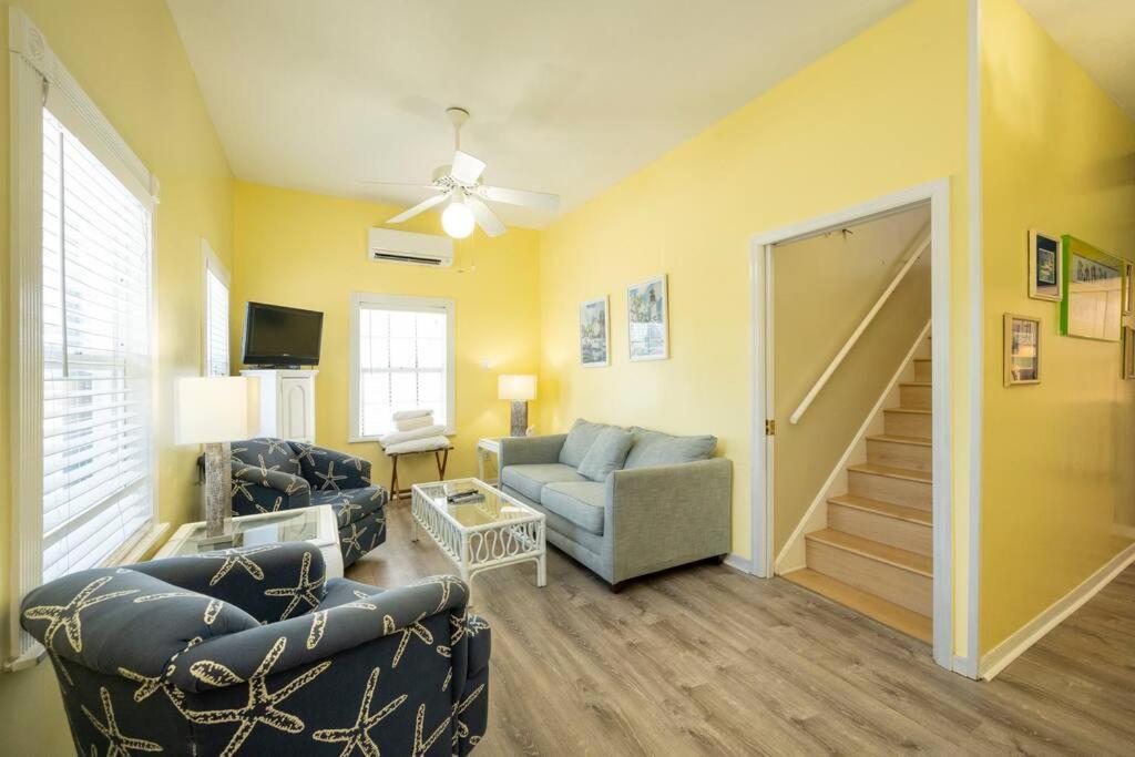 Holiday home Bachelorparty Hq For 16-feet To Duval-pool-hot Tub *