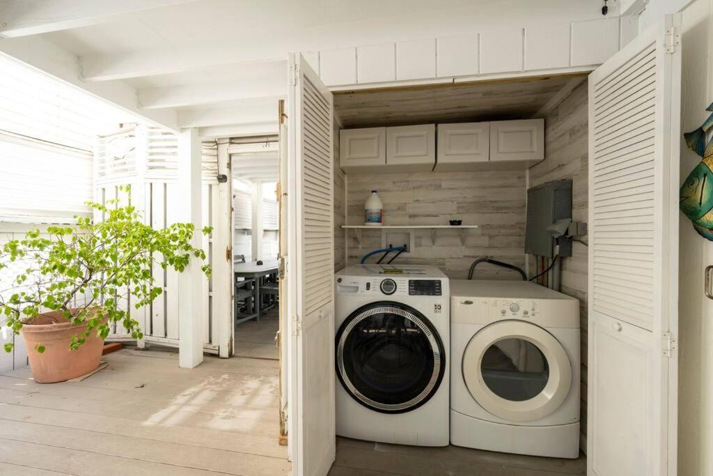 Bachelorparty Hq For 16-feet To Duval-pool-hot Tub Holiday home Key West