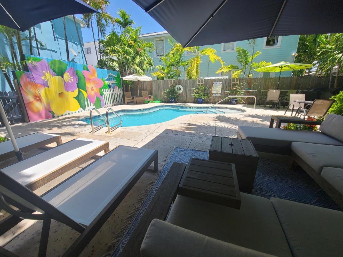 Duval Street With Pool Apartment