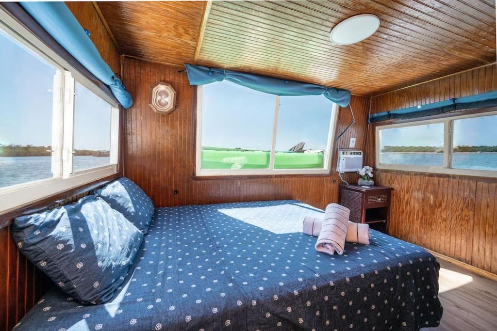 Beautiful Houseboat In