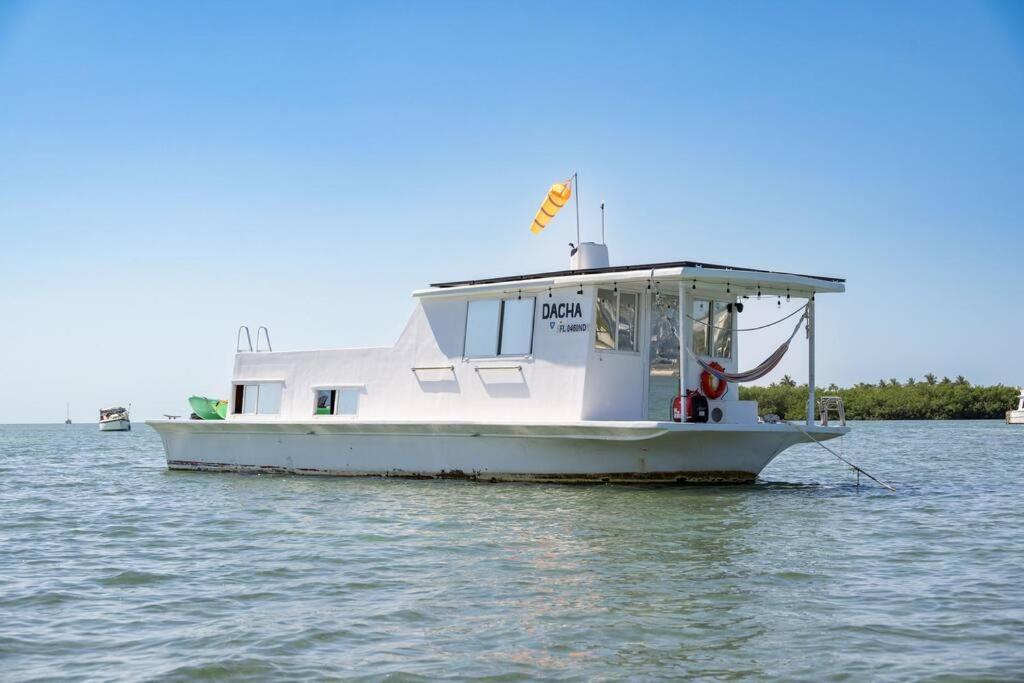 Beautiful Houseboat In