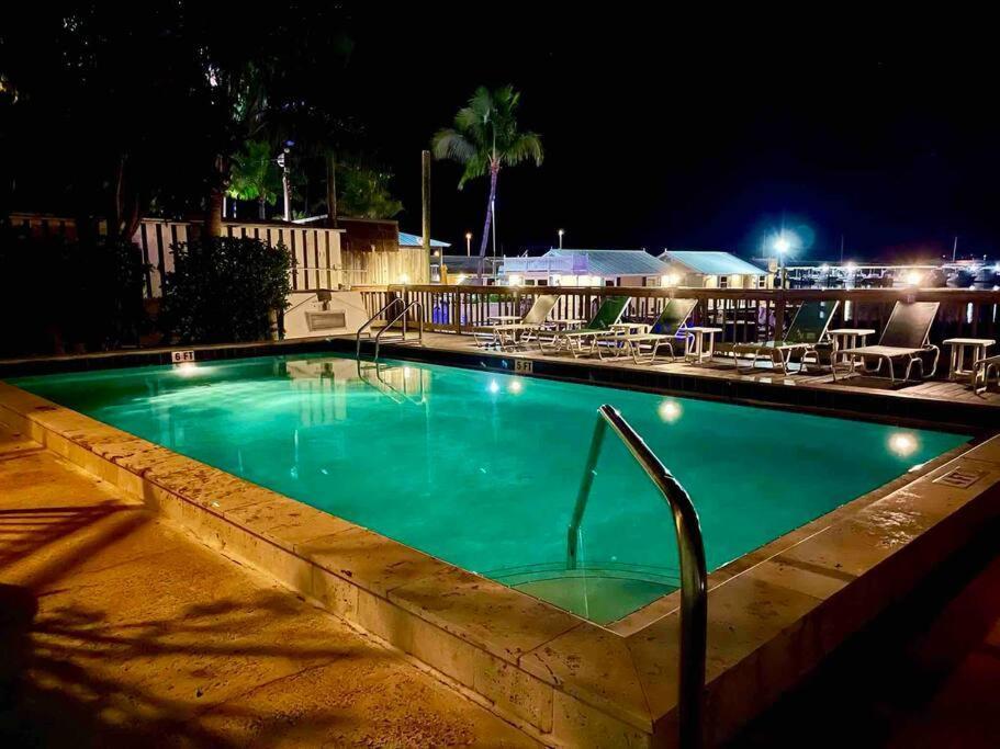 Holiday home Abaco - Large Waterfront 2x2 End Unit With Boat Slip