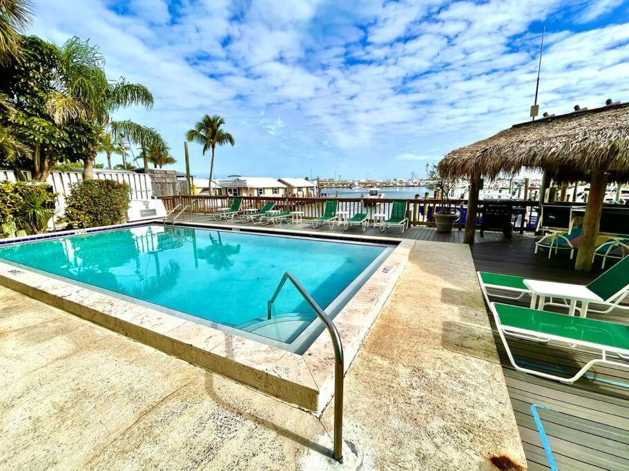 Abaco - Large Waterfront 2x2 End Unit With Boat Slip Key West